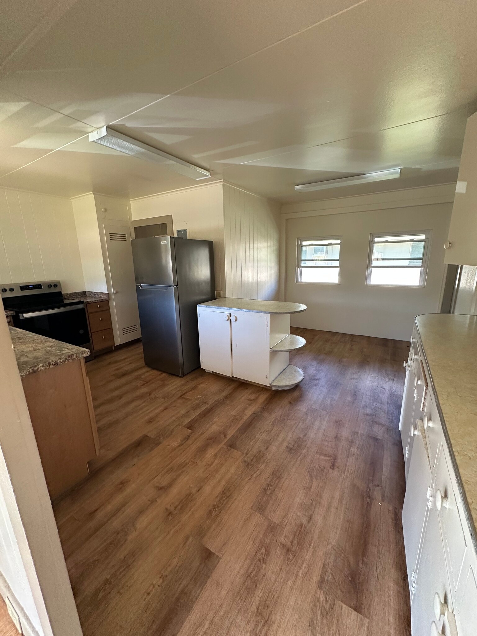 Building Photo - 233 Kanoa St