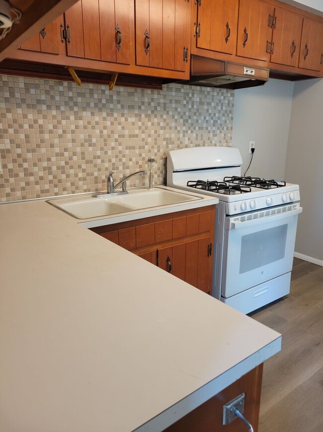 Building Photo - Beautiful remodeled 3 bed 2 bath!