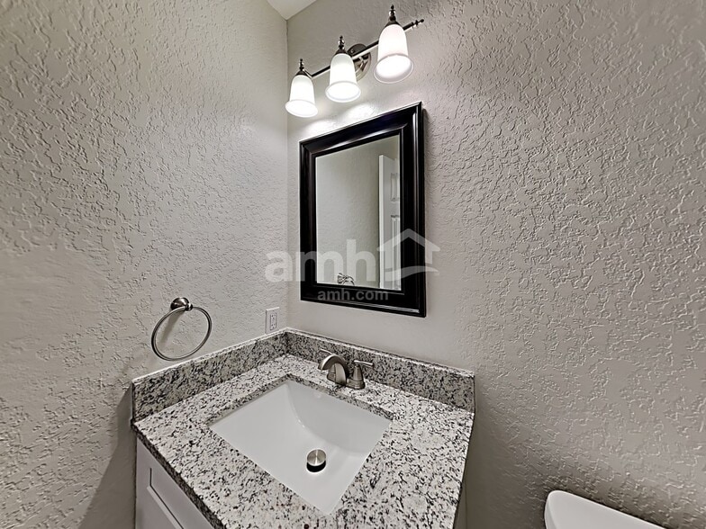 Building Photo - 9210 Laguna Falls