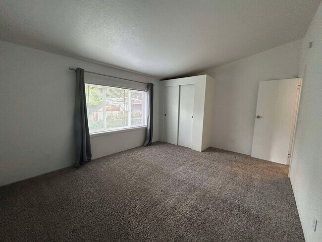 Building Photo - 8743 Whitewood Loop SE