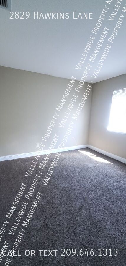 Building Photo - Tracy 3 Bedroom 2.5 Bathroom Home