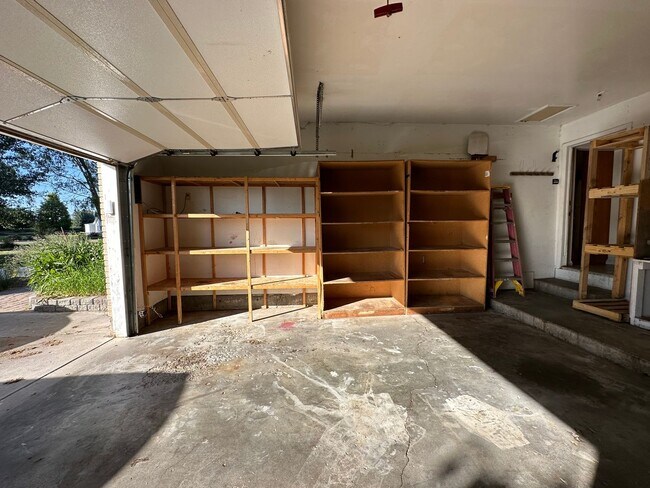 Building Photo - 4 bed 2.5 bath home in Rexburg with GAS AN...