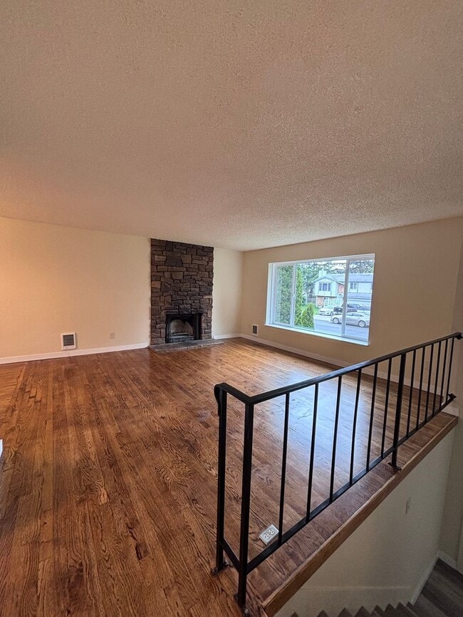 Building Photo - Desired NE Tacoma Community