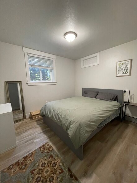 Building Photo - 1522 Taylor Ave N