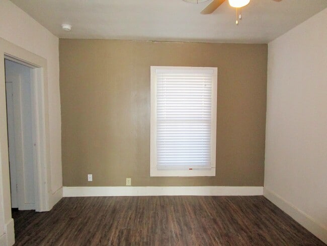 Building Photo - Recently renovated 2 or 3 bedroom with New kitchen