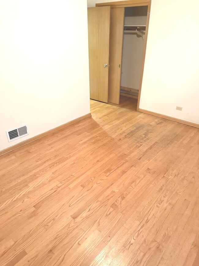 Building Photo - 7121 W Foster Pl