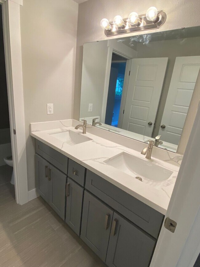 Building Photo - 4 Bedroom, 2.5 Bath 2 Car Garage, Brand Ne...