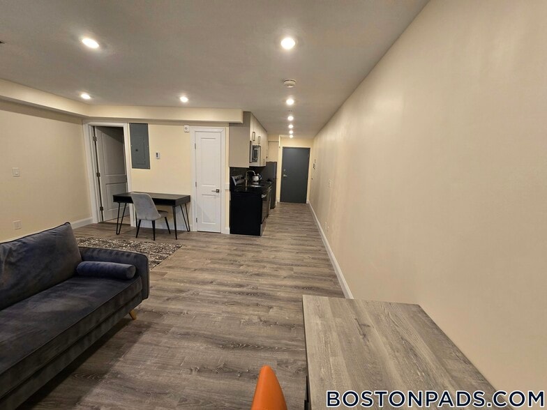 Building Photo - 1028a Commonwealth Ave