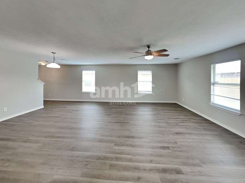 Building Photo - 13323 Ambrosa Dr