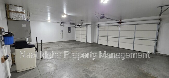 Building Photo - 11756 W Bronte St