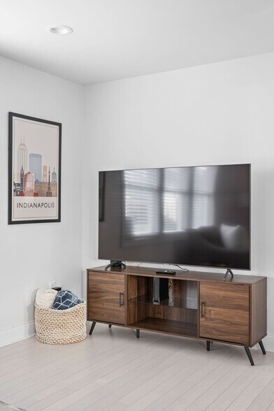 Building Photo - 325 Sanders St