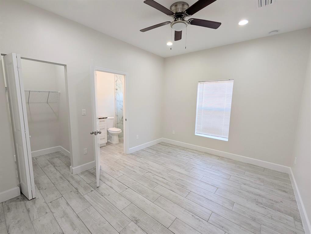 Building Photo - 1566 W 26th Ct