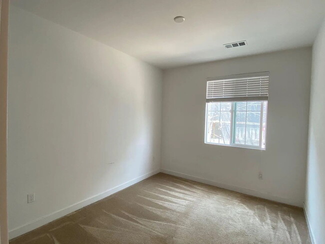 Building Photo - 576 Asilomar Wy