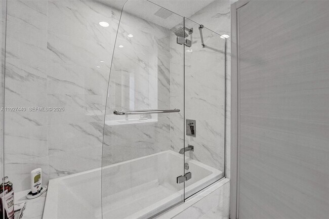 Building Photo - 801 S Miami Ave