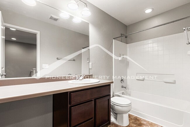 Building Photo - 8485 Redpoint Way