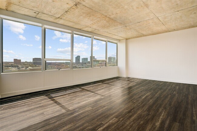 Building Photo - 2701 Westheimer Rd