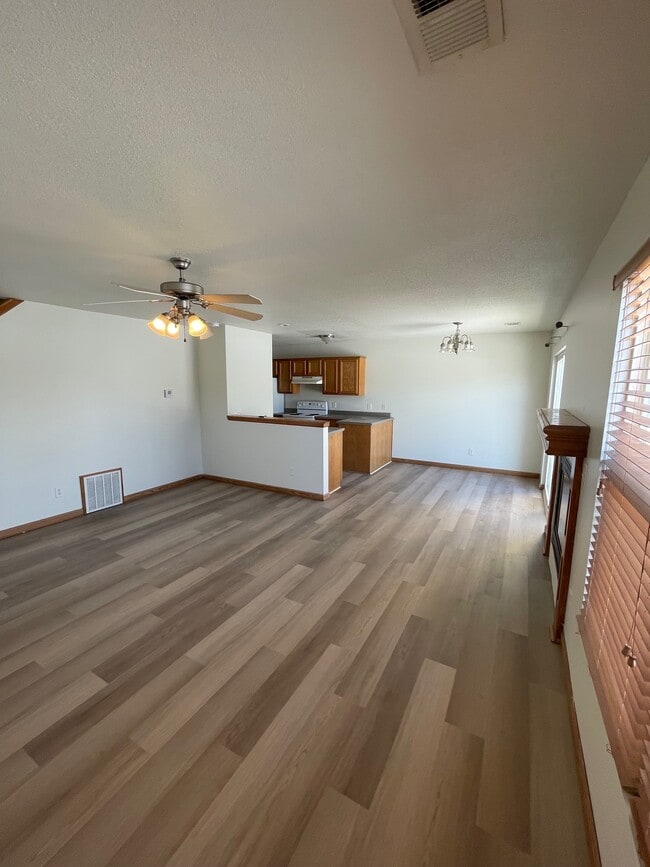 Building Photo - 917 Whitetail Ct