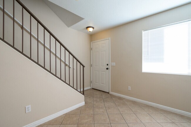 Building Photo - Utilities Included! Beautiful 2 Bedroom Townhome in Ivins