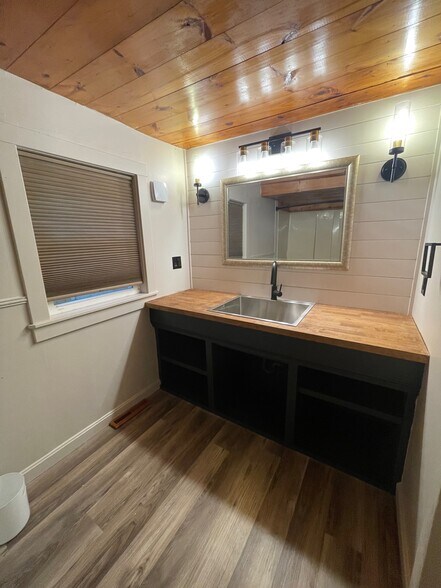 Building Photo - 38 Swamp Rd