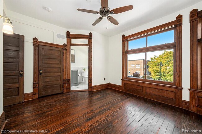 Building Photo - 701 W Canfield St