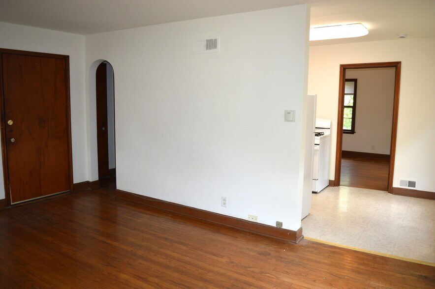 Building Photo - 821 Jenifer St