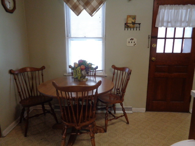 Kitchen seating area - 11629 W Watertown Plank Rd