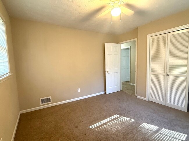 Building Photo - Ranch Home on large lot