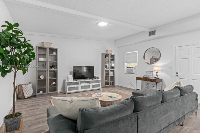 Building Photo - 4255 Wee St