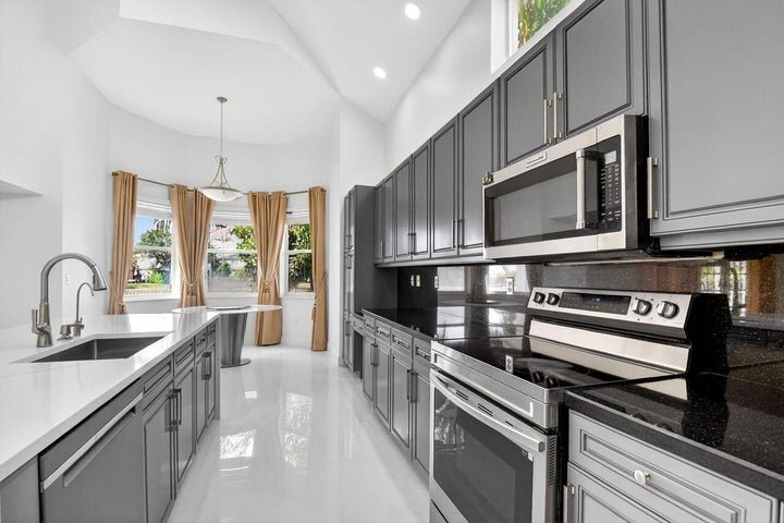 Building Photo - 2191 Balsan Way