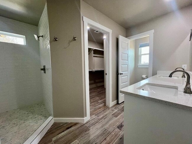 Building Photo - 2184 Hilltop Ln