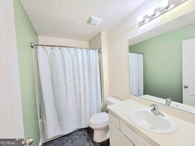 Building Photo - 131 Ashwood Cir