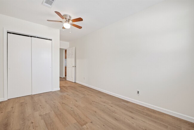 Building Photo - 7950 Longridge Dr