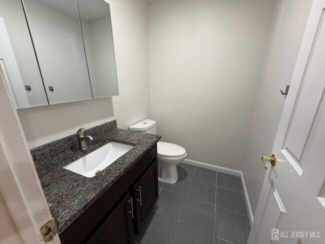 Building Photo - 1502 Edison Glen Terrace