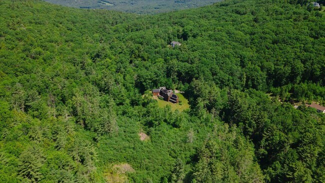 Building Photo - 662 Hurricane Rd