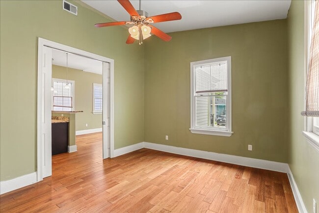 Building Photo - 523 S Hennessey St