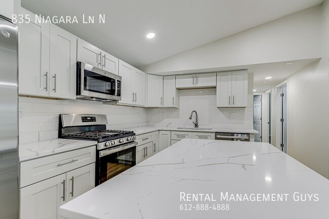 Building Photo - Stunning 4 Bedroom Home! Wayzata School District!