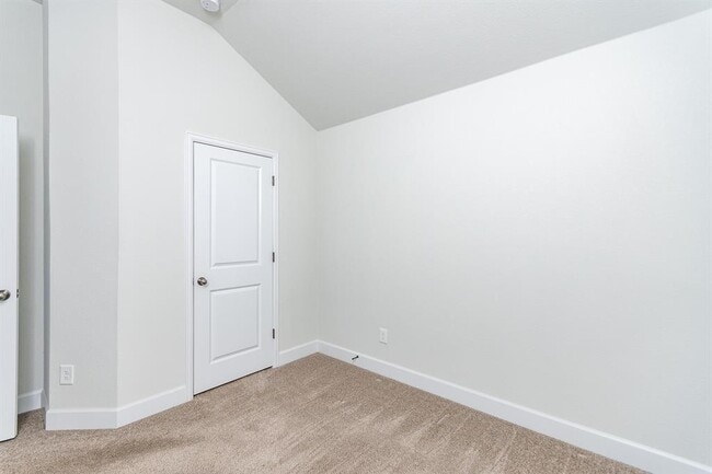 Building Photo - 527 Bridgestone Way