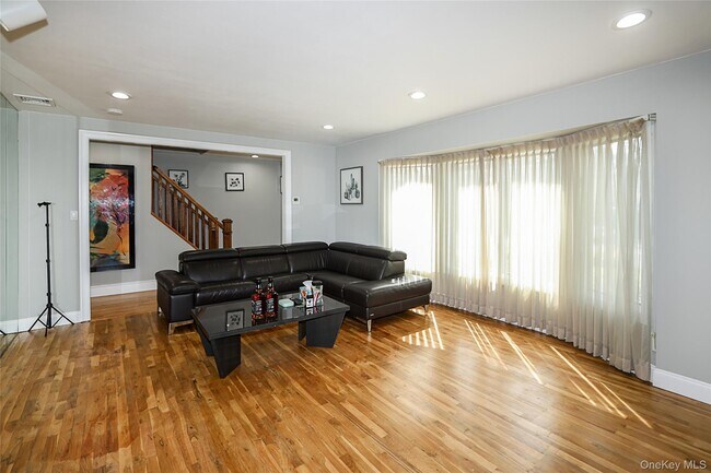 Building Photo - 11 Otsego Ave