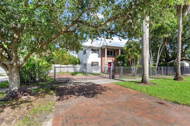 Building Photo - 10672 SW 77th Ave