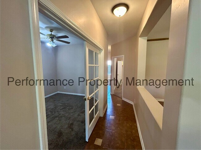 Building Photo - Charming 4 Bed/2 Bath NW Bakersfield Home ...