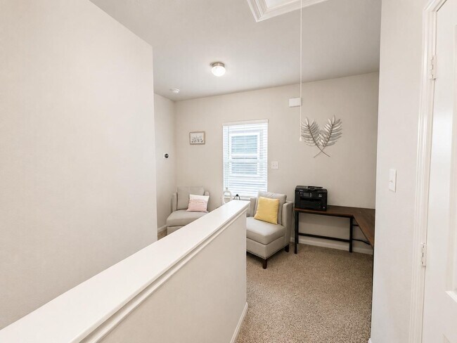 Building Photo - 3910 Deledda Dr