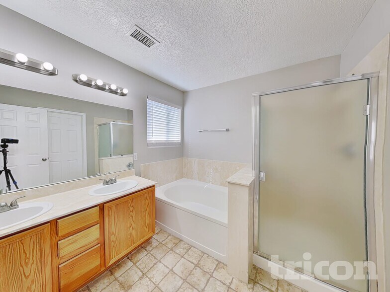 Building Photo - 5208 Clovis Ct NE