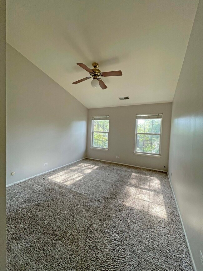 Building Photo - 238 Green Knoll Ln