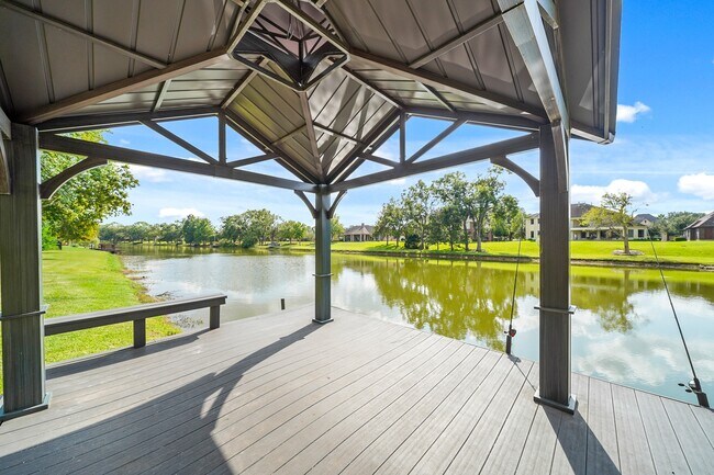 Building Photo - 4703 Oxbow Cir W