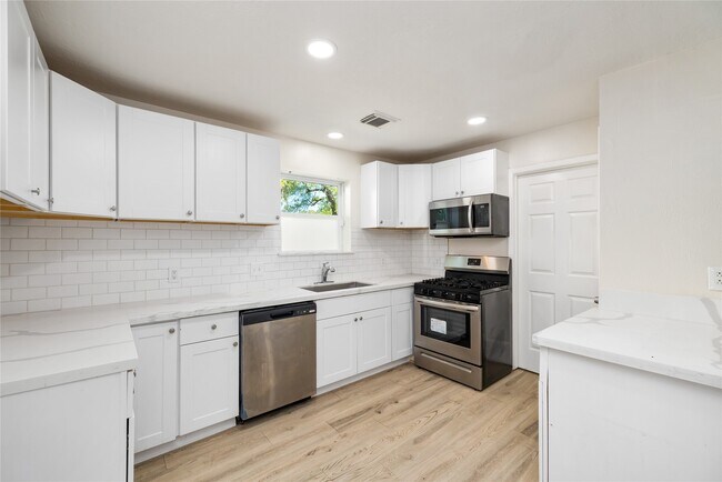 Building Photo - 24118 Spring Mill Ln