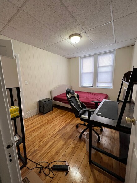 Building Photo - 439 Cambridge St