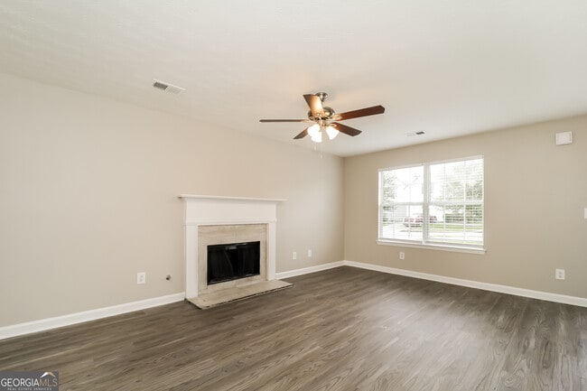 Building Photo - 2560 S Hills