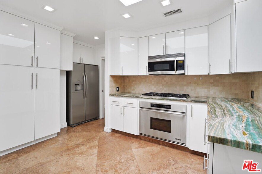 Kitchen - 2350 Malcolm Ave