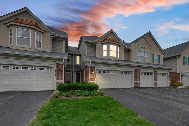 Building Photo - 1472 N Pinehurst Dr