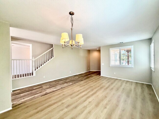 Building Photo - Spacious 5 Bedroom Redhawk Home with LARGE Loft & Backyard in Prime Location